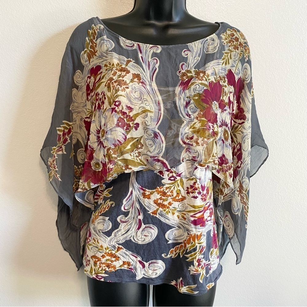 Tiny Anthropologie Gray Bohemian Floral Silk Kimono Sleeve Top Size XS